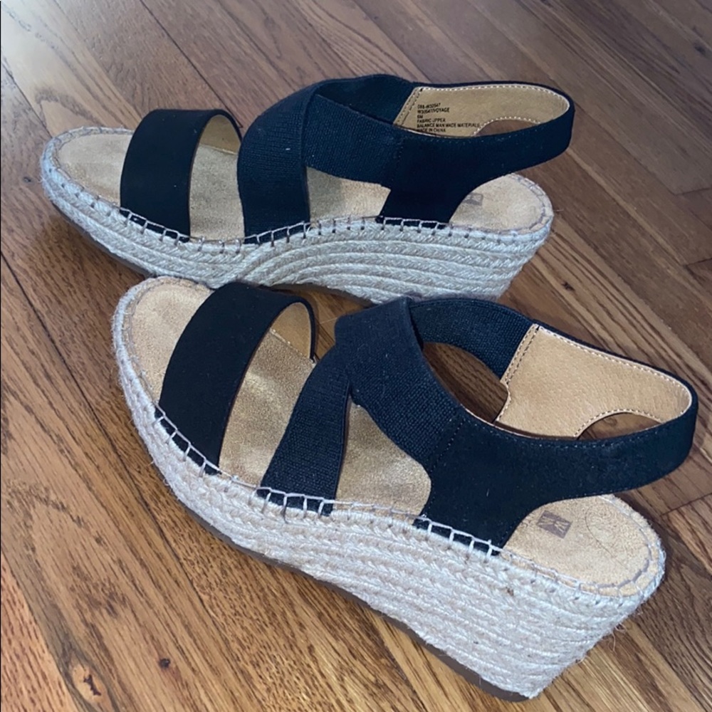 black strapped wedges
